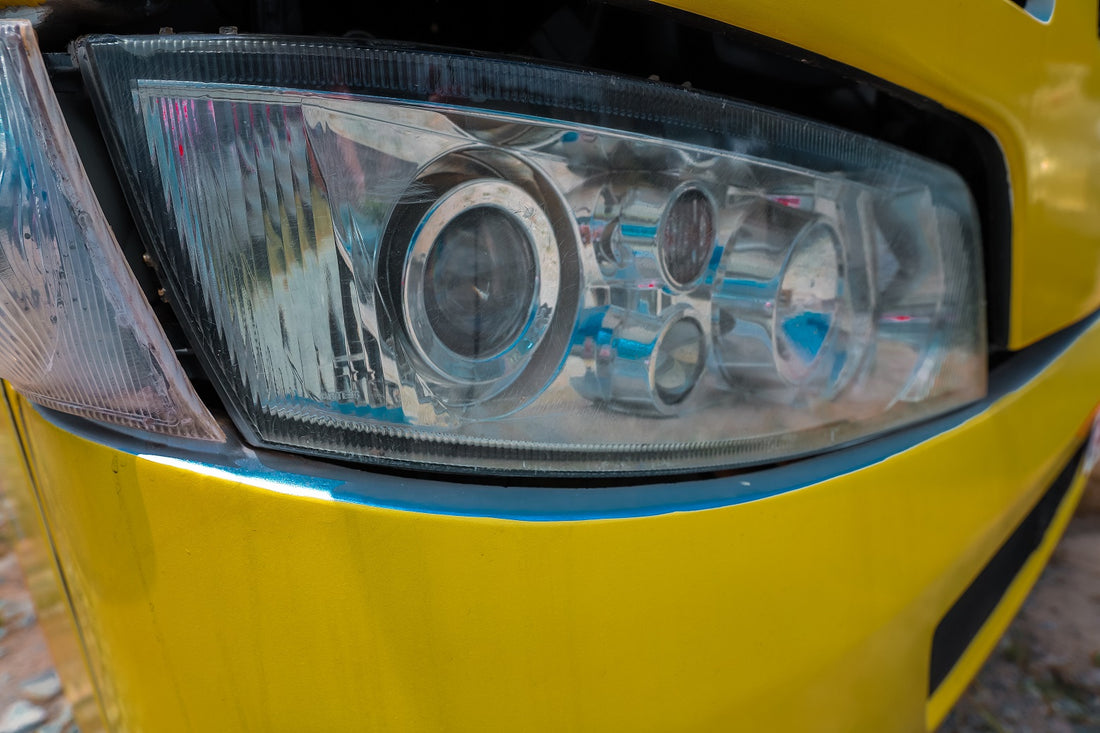 What are the types of headlight bulbs available?
